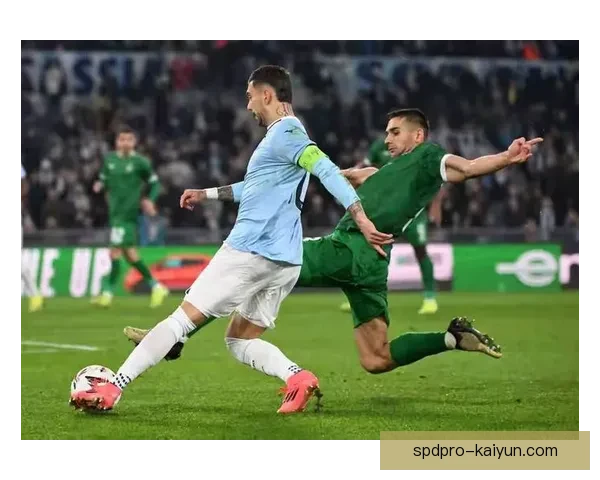 曼联在欧联杯中的表现备受关注，期待能持续提升争夺冠军的竞争力。